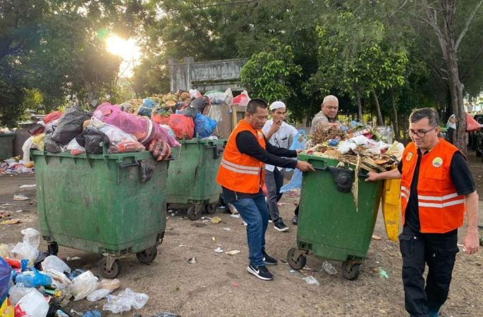Pj Wali Kota Banda Aceh Bersihkan Kota Bersama ‘Pasukan Orange’