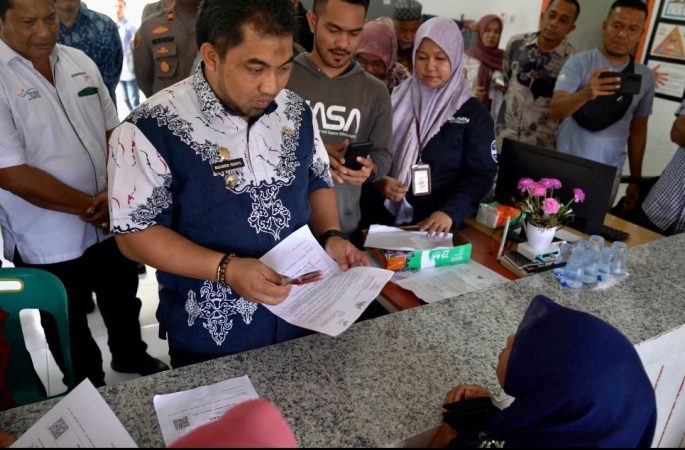 Pj Bupati Kembali Serahkan Bansos untuk Masyarakat Aceh Besar