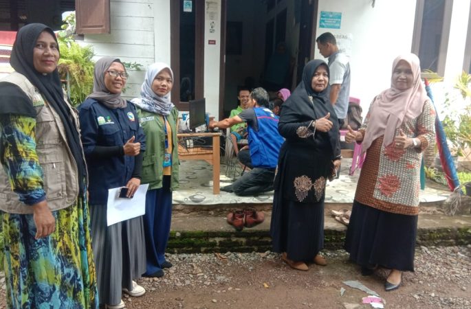 Disdukcapil Aceh Besar Rekam KTP ke Rumah Lansia dan Disabilitas
