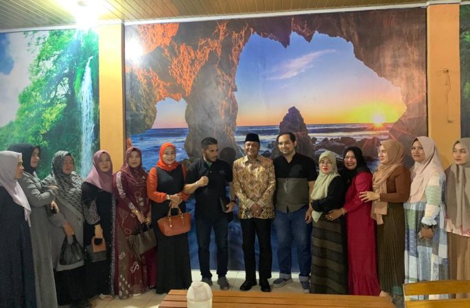 Perempuan Pereulak Sampaikan Impiannya untuk Aceh Pada Senator Abdullah Puteh