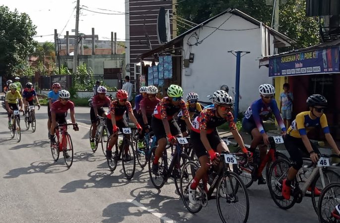 Balap Sepeda PORA XIV Mulai Lomba ITT Jalan Raya