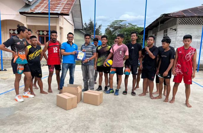 Partai Gelora Aceh Besar Fasilitasi Penunjang Olahraga di desa LC Indrapuri