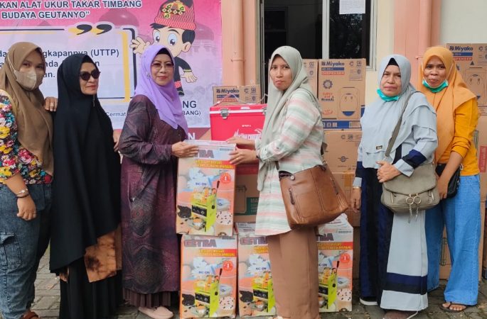 Bunda Mimi Memang Luar Biasa Kembali Bantu Emak Emak