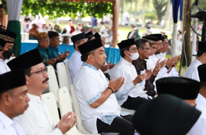 Ribuan Masyarakat Berdoa di Kuburan Massal Tsunami di Siron Aceh Besar, Iswanto Ucapkan Terima Kasih