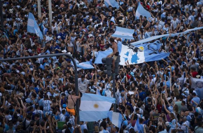 Penggemar Argentina di Buenos Aires Turun ke Jalan, Menari, Berpesta, Berbagi Kegembiraan