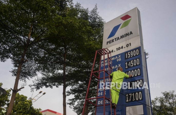 Tahun Baru, Erick Umumkan Harga Pertamax Turun!