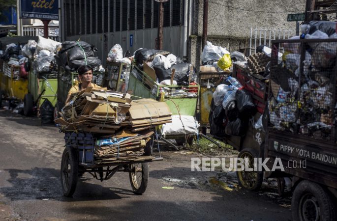 60 Ton Sampah Diangkut Saat Puncak Malam Tahun Baru
