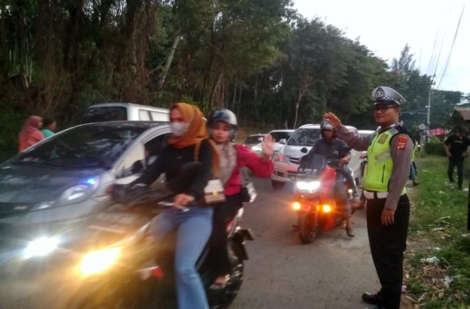 Tahun Baru Arus Jalan Banda Aceh-Meulaboh Padat Merayap