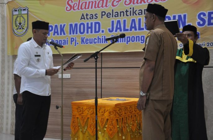 Camat Ulee Kareng Lantik Pj Keuchik Pango Raya