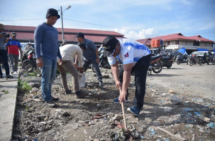 Pemkab Aceh Besar Laksanakan Program 1 Jam Pungut Sampah di Pasar dan Masjid Lambaro