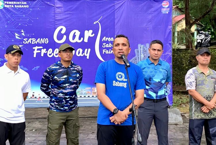 Pj Wali Kota Sabang, Reza Fahlevi saat membuka CFD tahun 2023 Area Sabang Fair, Minggu (26/2/2023). FOTO/BAGIAS SETDAKAB SABANG
