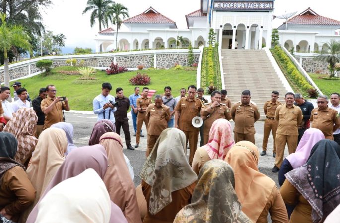 Pj Bupati Aceh Besar Terima Aksi Damai Guru P3K