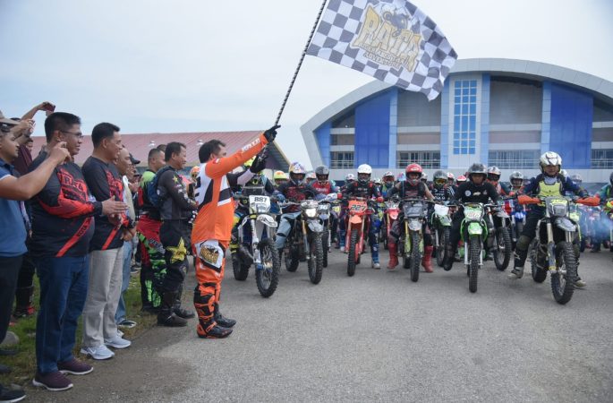 Pj Bupati Aceh Besar Lepas 320 Rider Trail Adventure RATA-4 HUT ke 39 Kota Jantho