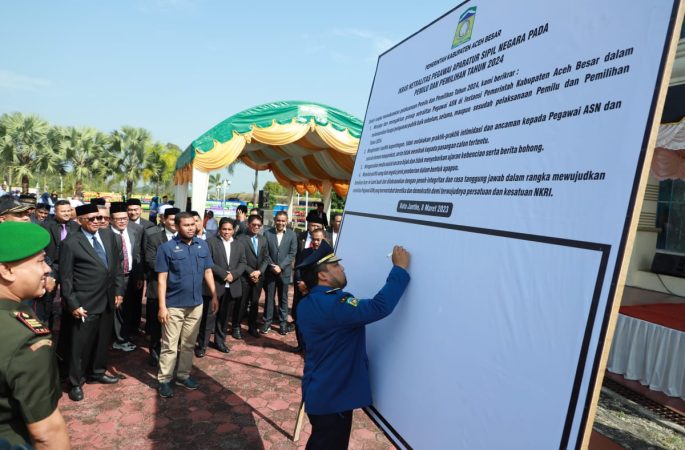 Pj Bupati Aceh Besar Pimpin Ikrar Netralitas ASN Jelang Pemilu dan Pilkada 2024