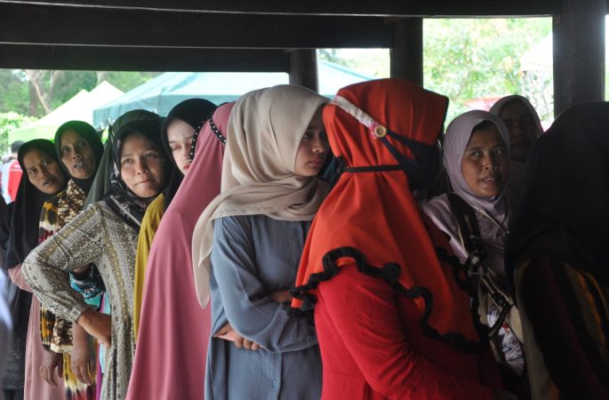 Masyarakat Berdesakan di Pasar Pangan Murah 