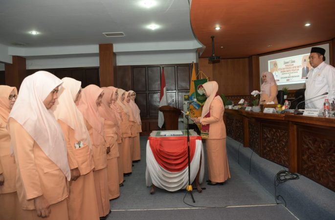 Mellani Kukuhkan PAW Ketua dan Pengurus DWP Kabupaten Aceh Jaya