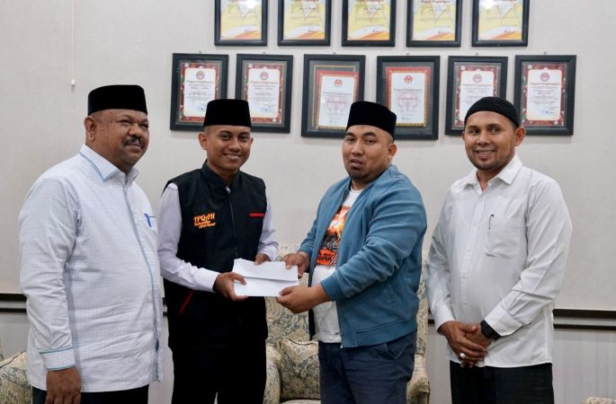 Pj Bupati Berikan Tambahan Uang Saku untuk Qari Asal Aceh Besar yang Ikuti PTQ RRI di Kendari