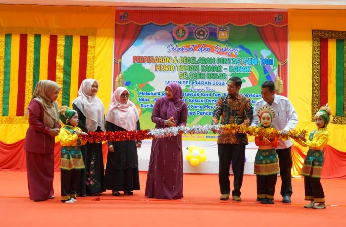 Pj Bunda PAUD Aceh Besar Buka Pagelaran Seni Tari Anak Usia Dini
