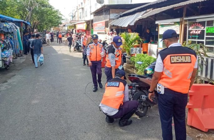 Dishub Kota Banda Aceh Tertibkan Parkir Seputar RSUDZA