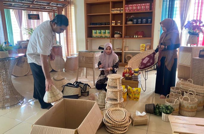 Produk Unggulan Aceh Besar Dipastikan Ikut Pameran di Tapaktuan