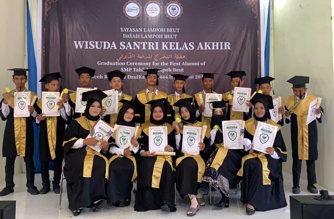 SMP Tahfidz Lampoh Beut Wisuda Alumni Perdana