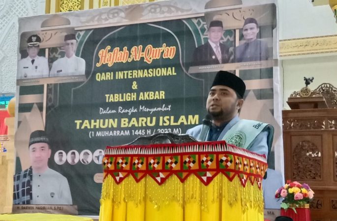 Isi Tabligh Akbar di Masjid Agung Simeulue, Ketua BKPRMI Aceh Ajak Masyarakat Cintai Al Qur’an dan Makmurkan Masjid