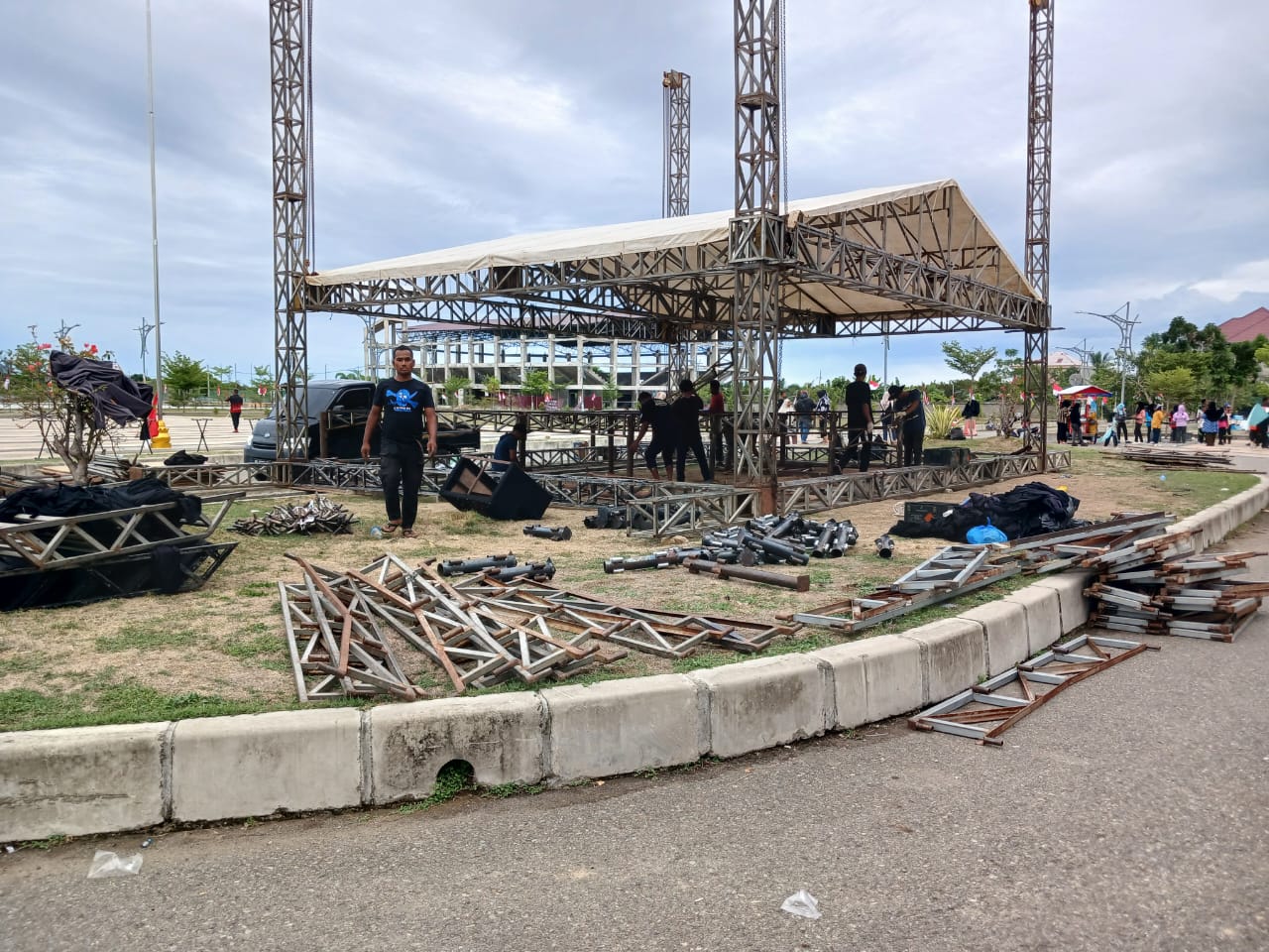 Panggung utama disiapkan Pemkab Pidie di Komplek PCC, Sigli untuk peringatan HUT Kemerdekaan ke78 RI. Foto didokumentasikan, Selasa (15/8/2023) FOTO/ HARMADI