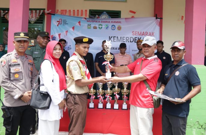 Meriahkan HUT ke-78 RI, Forkopimcam Darul Kamal Gelar Pawai Karnaval 