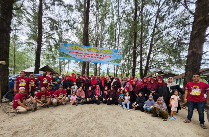 Gathering DW Unit Dinas Sosial Aceh Besar di Pantai Pulo Kapuk Berlangsung Meriah