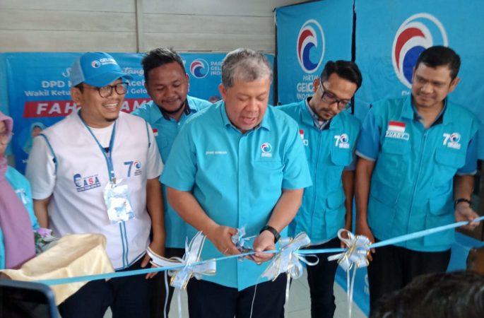 Usai Gunting Pita, Fahri Hamzah Santap Siang di DPD Partai Gelora Aceh Besar
