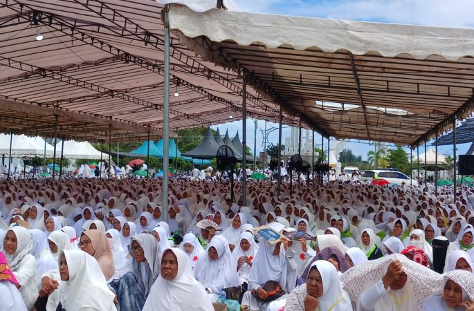 Ribuan Jamaah Padati PCC Sigli, Hadiri Haul Sirul Mubtadin Aceh Ke-15