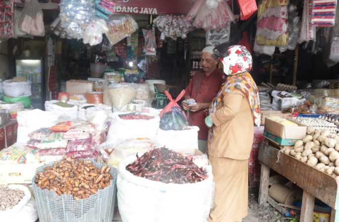 Harga Kebutuhan Pokok di Pasar Induk Lambaro Relatif Stabil