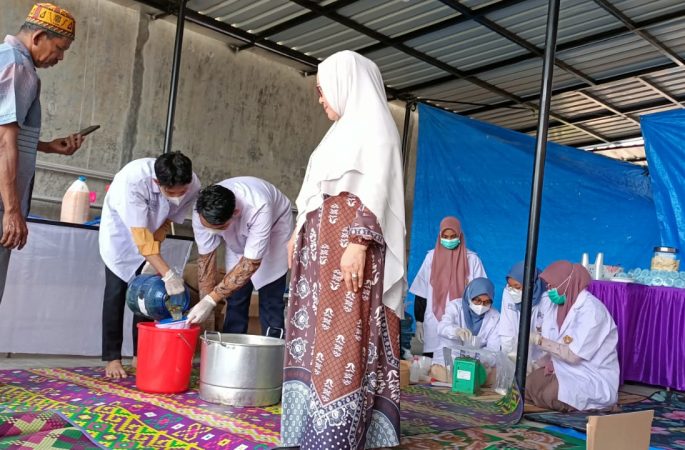 FKIP Kimia USK Latih Warga Peurada Buat Aneka Sabun Cair dari Ecoenzim Sayuran dan Buahan