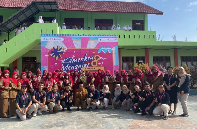 Meriahkan Peringatan Hari Oeang RI ke-77, Kemenkeu Mengajar 8