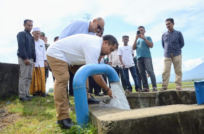 Pj Bupati Aceh Besar Resmikan Sumur Bor di Lamteugoh