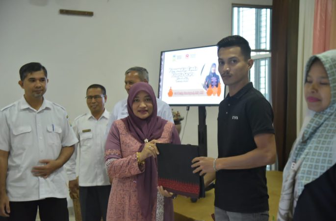 Pj Ketua Dekranasda Aceh Besar Buka Pembinaan dan Peningkatan Industri Gerabah untuk Warga Lamcheu