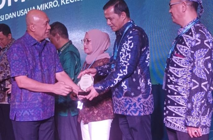 Diskopukmdag Banda Aceh Dapat Penghargaan Terbaik Lima PL-KUMKM Se-Indonesia
