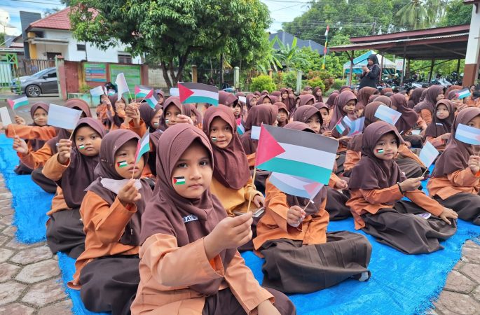 Peduli Palestina, SDN 14 Banda Aceh Kirim Senjata Pamungkas Rateb Seribe