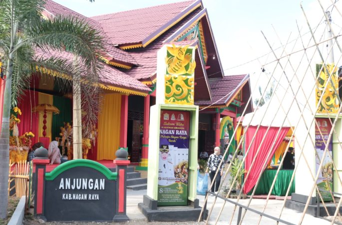 Anjungan Nagan Raya Tampil Alat Kerja Tempo Dulu di PKA-8