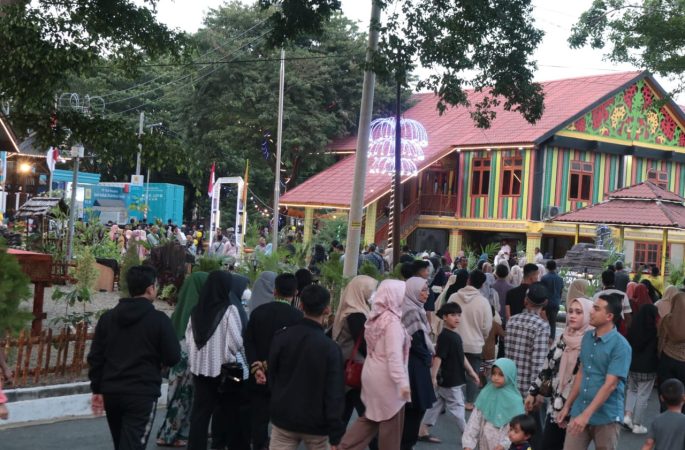 Jelang Pembukaan, Ribuan Warga Aceh Padati Arena PKA 8