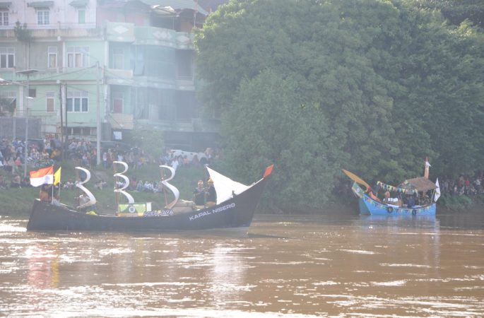 Kemeriahan PKA 8, Ribuan Warga di Banda Aceh Saksikan Lomba Perahu