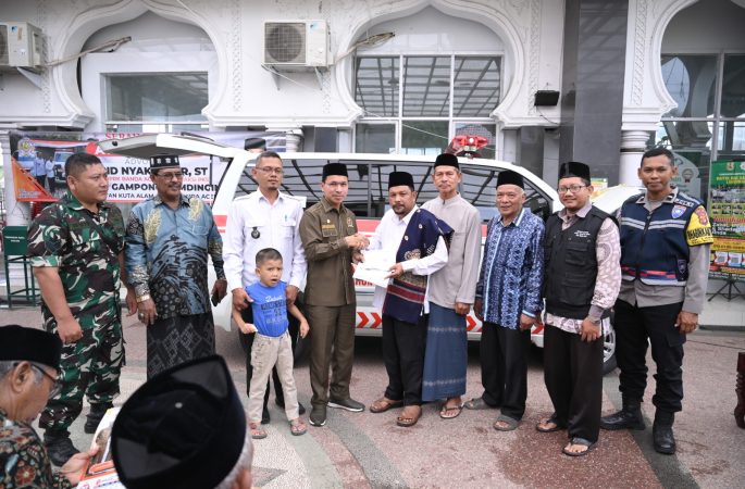 Gampong Lamdingin Terima Ambulans dari Ketua DPRK Banda Aceh