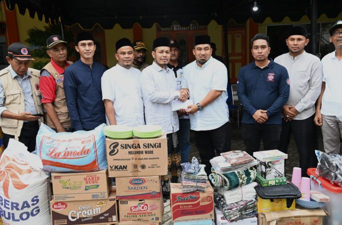 Pj Bupati Aceh Besar Serahkan Bantuan Kepada Dayah Babul Maghfirah
