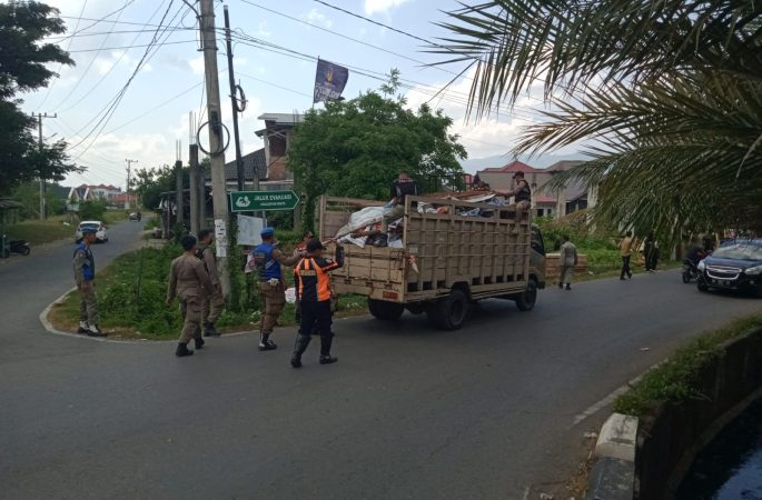 Cegah Macet, Dishub Kota Banda Aceh Ambil Peran pada Penertiban APK Pemilu 2024