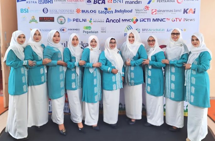 Kenakan Batik Khas Aceh Besar, Kelompok Paduan Suara IKWI Aceh Tampil di Pentas HPN 2024