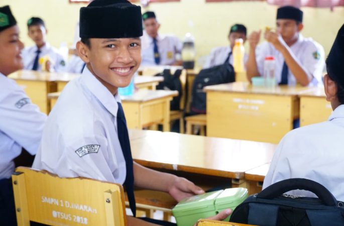 Simulasi Makan Siang Gratis Tuai Pujian dari Pelajar SMPN 1 Darul Imarah