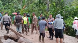 Gerak Cepat Polisi Bersama TNI Bantu Warga Tangse Yang Terdampak Longsor