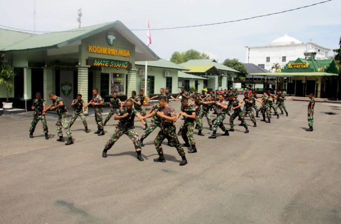 Anggota Kodim 0101/KBA Giatkan Latihan Bela Diri Taktis di Makodim