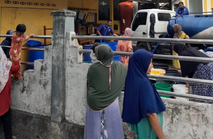 Tindaklanjuti Instruksi Pj Bupati, PDAM Tirta Mountala Telah Distribusi 250 Ton Air Bersih untuk Warga Lhoknga
