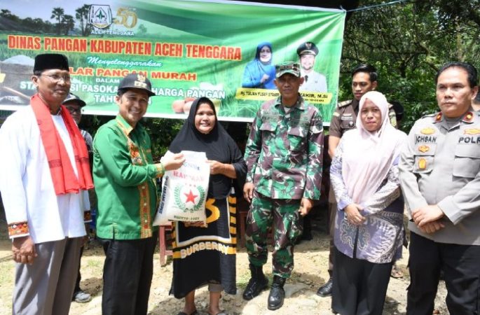 Pj Bupati Syakir Launching Pangan Murah di Gampong Darul Makmur